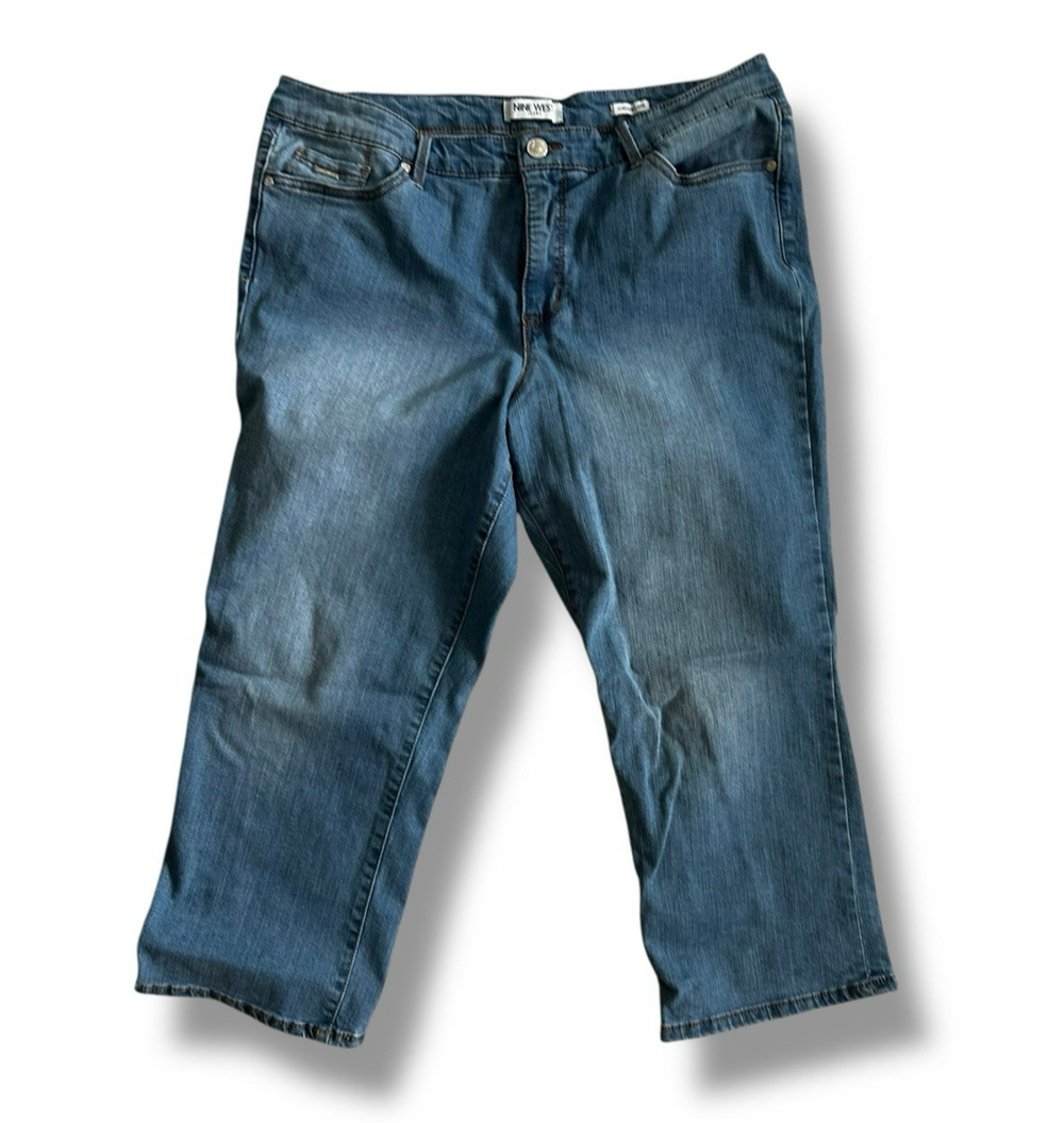 Nine West Women's Blue Missy Light Wash Denim Chrystie Capri Jeans Size 16